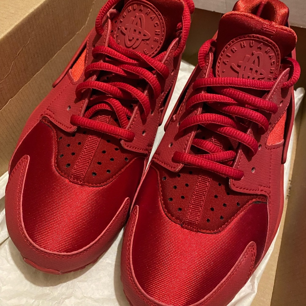 Nike Red Huaraches 6.5W